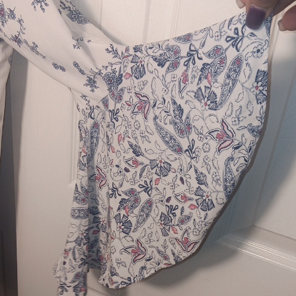 LC Lauren Conrad Floral Bell Sleeve Blouse - Picture 5 of 15